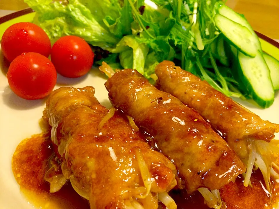 Snapdishの料理写真:困った時の肉まきまきで夕食🍚|かずみさん