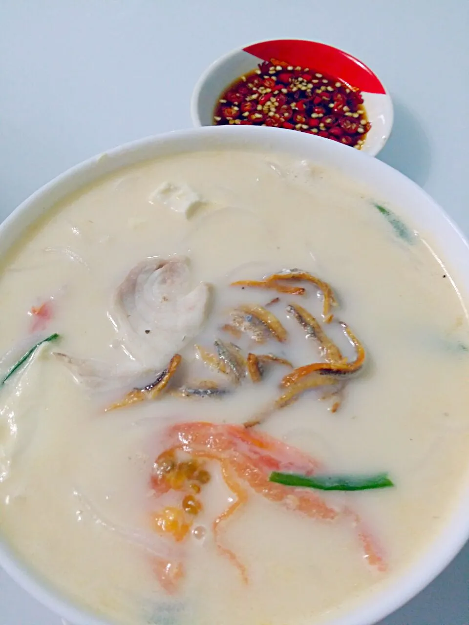 Fish soup thick noodles 鱼片粗米粉🐟🍲🍅|🌷lynnlicious🌷さん