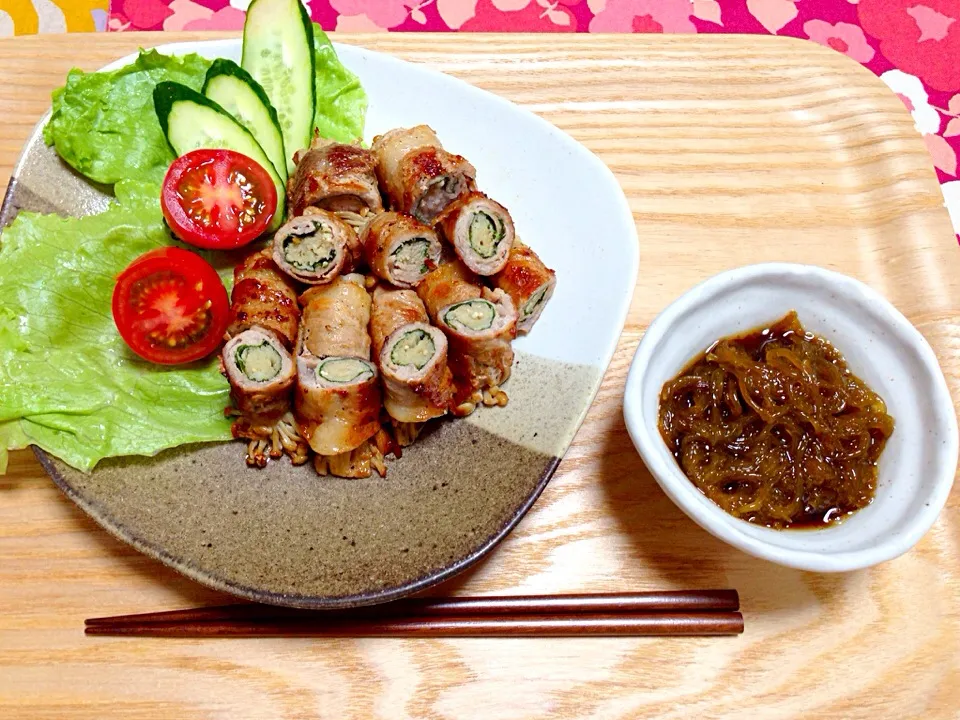 Snapdishの料理写真:エノキとシソの肉巻き、生もずく✧*|Makiさん