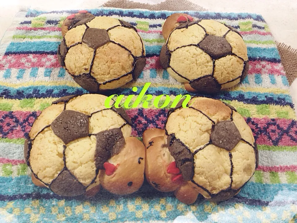 クリームいっぱいサッカーボールの🐢ちゃんパン|☆aikon☆さん