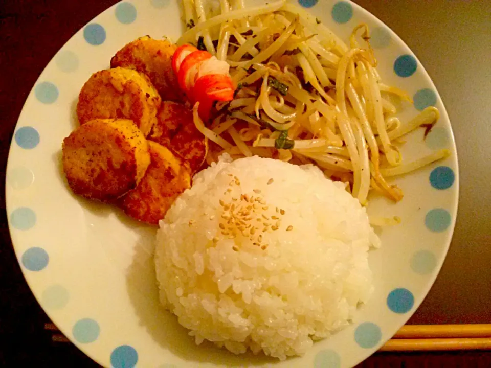 1人夜ご飯〜ふわふわ(～ 'ω' )～豆腐ナゲット、大葉のもやし炒め〜|わかさん