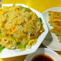 レタスチャーハンと餃子