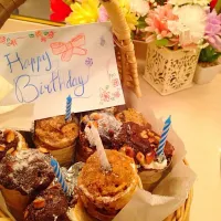 Snapdishの料理写真:Birthday cake alternative: Carrot muffins and chocolate muffins stuffed with cream cheese|Diwasasri Hanindhaさん