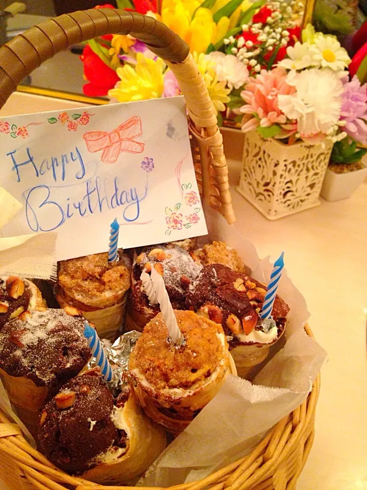 Birthday cake alternative: Carrot muffins and chocolate muffins stuffed with cream cheese|Diwasasri Hanindhaさん