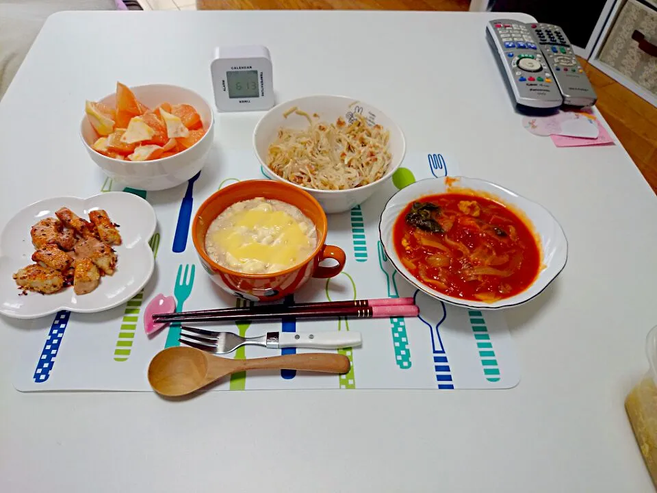 Snapdishの料理写真:2014/05/28朝ごはん♩長芋と豆腐の明太子グラタン、トマトカレー、鶏胸肉のオイマヨ、しらたきの梅きんぴら、グレフル。|まりかさん