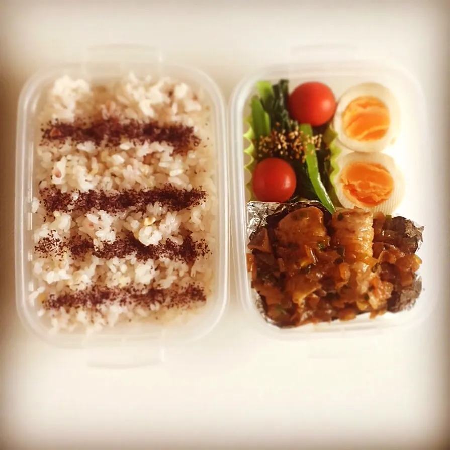 Snapdishの料理写真:20140528お弁当（小松菜ナムル、ミニトマト、煮玉子、豚肉のエリンギ巻き/玉ねぎソース）|森ひろさん