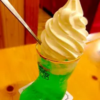 Snapdishの料理写真:コメダ珈琲 クリームソーダ🍦✨