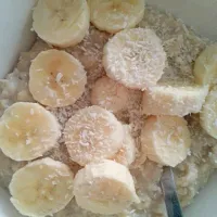 oatmeal with banana and coconut crisps|tanyaさん