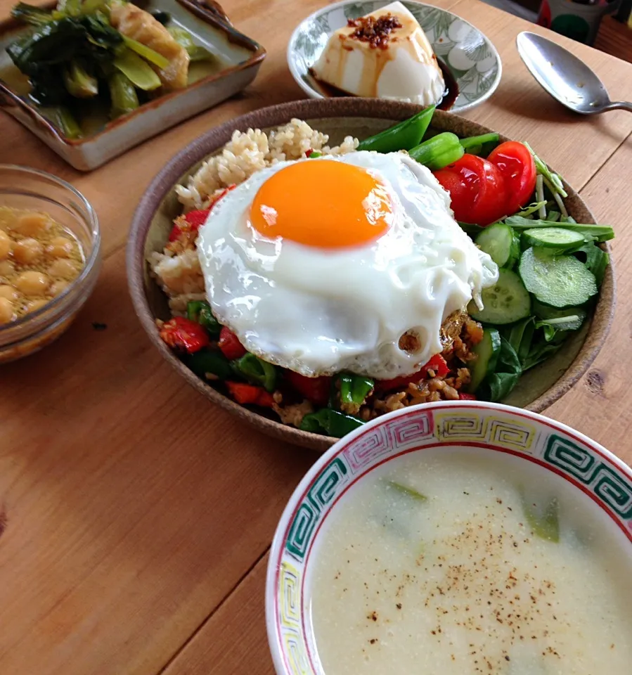 ガパオで昼ごはん|まっきーさん