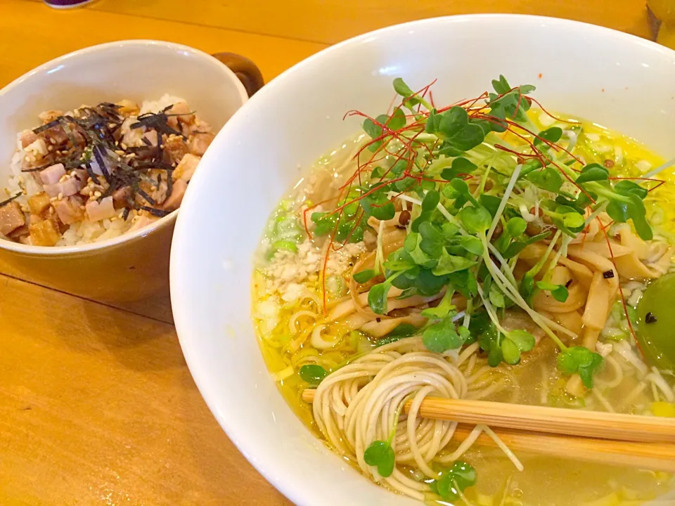 Snapdishの料理写真:塩SOBA & オニオンチャーシュー丼@麺屋Hulu-lu|juneshunさん