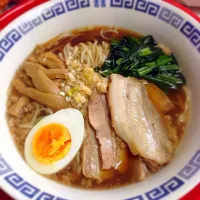 Snapdishの料理写真:醤油ラーメン。手作りチャーシュー|あさこさん