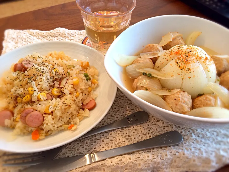 Relaxing lunch!!玉ねぎ丸ごとスープと炊飯器ピラフ|Naoさん