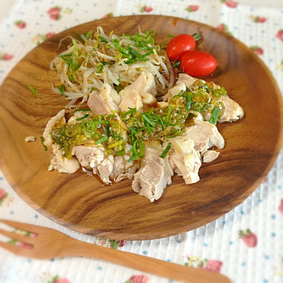 Snapdishの料理写真:鶏肉の中華ねぎ和え、もやしのバターラー油炒め|まゆかさん