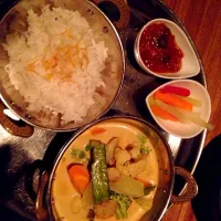 Snapdishの料理写真:Detox veggi curry|vivianxwmさん