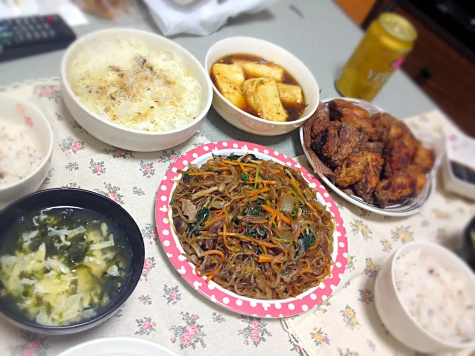 唐揚げ、揚げ出し豆腐、チャプチェ、サラダ、あおさと卵のお吸い物|小松田紋子さん