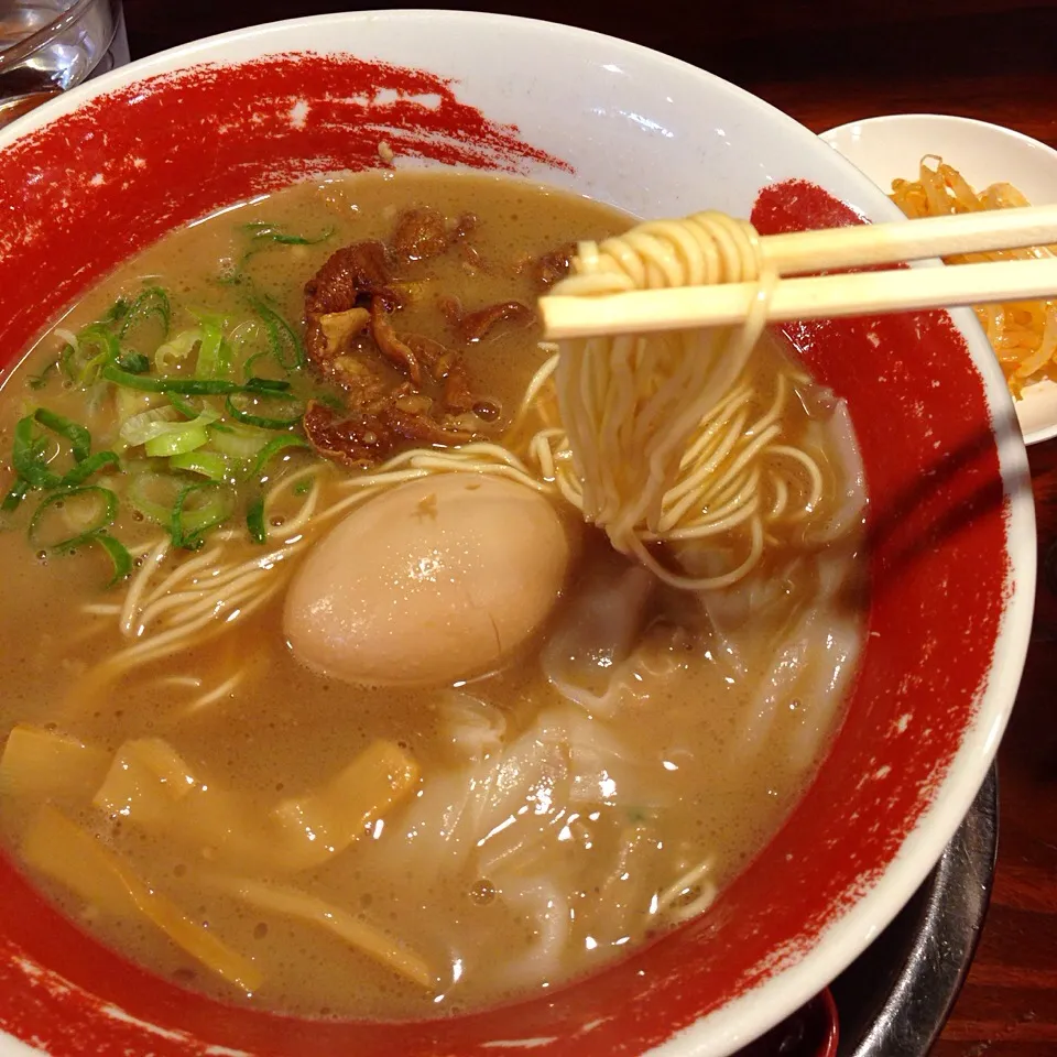 阿波尾鶏ワンタン麺 味玉入り かた麺|maixx ใหม่さん