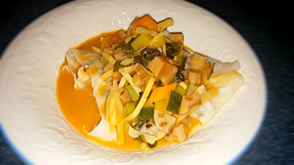 Thai ravioli with red curry sauce.|Jiraphon Gさん