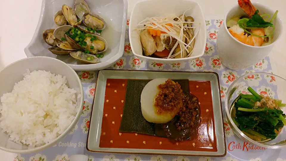 ふろふき大根、あさりの酒蒸し、ほうれん草のおひたし、鯛のちり蒸し、茶碗蒸し。|ゆいんこさん