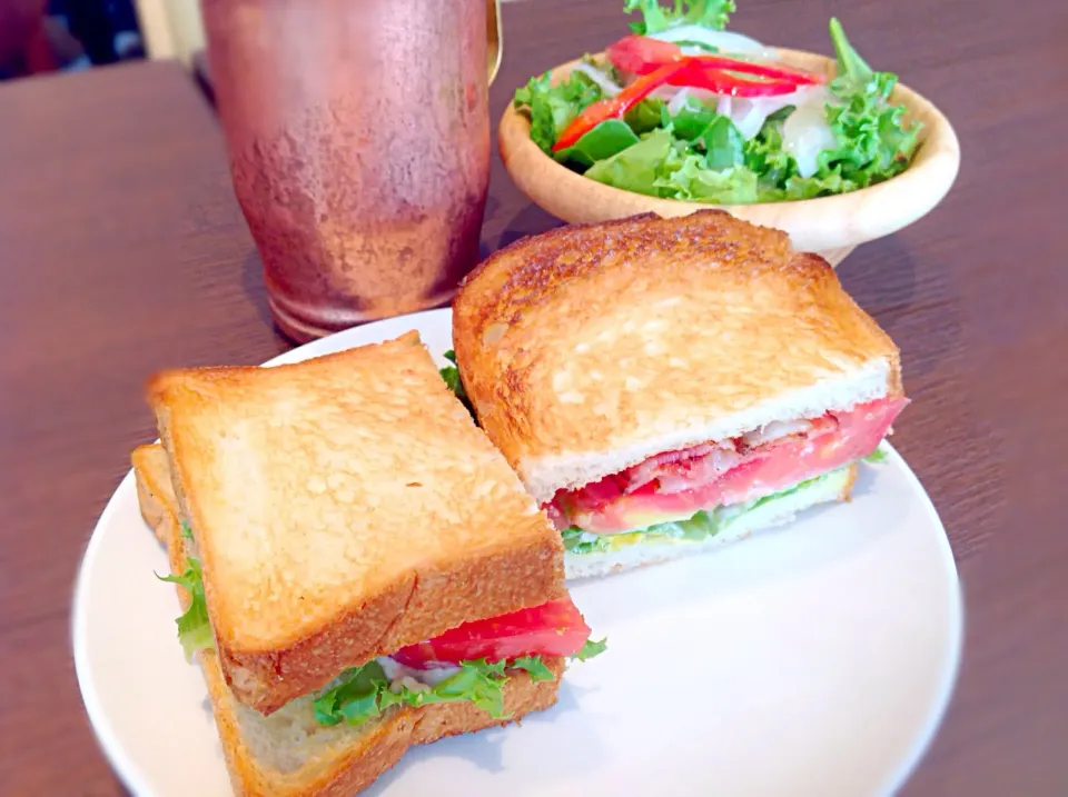 上島珈琲店 BLTサンドセット アイス黒糖ミルク珈琲😋|アライさんさん