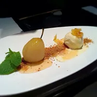 Umeshu Poached Pear with Ginger snap Crumble, Plum wine Syrup and Candied Ginger|Nooei Martensさん