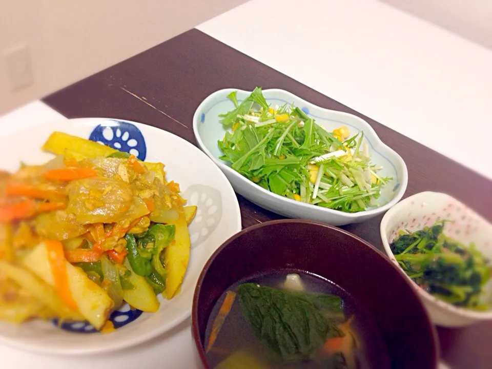 じゃがいもとツナのカレー炒め、野菜スープ、水菜サラダ、三つ葉のお浸し|ちびいさん