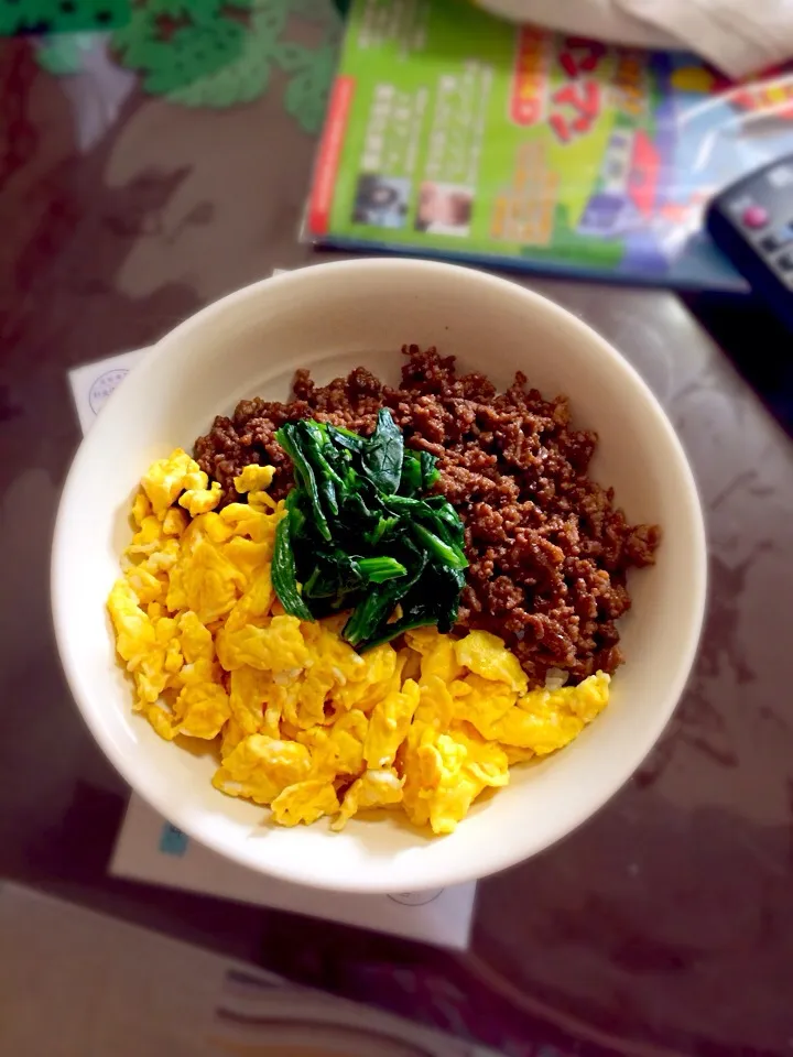 そぼろ丼|ぽんいおさん