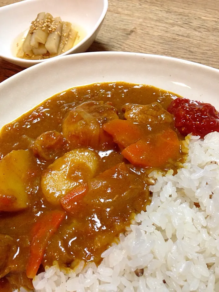 小麦粉から作った具がゴロゴロの辛口カレー💦トマトジャムをチャツネ代わりに！|エイコさん