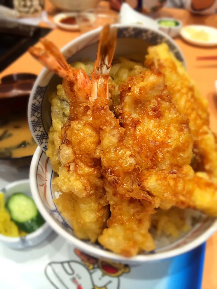 魚がし寿司のガッツリ天丼|しげさん