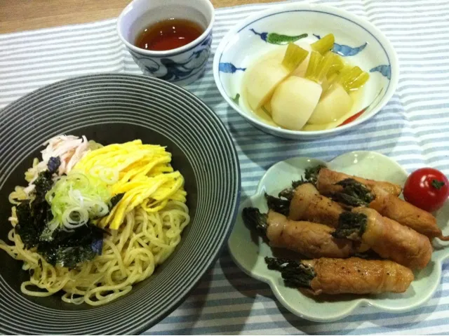 Snapdishの料理写真:ざるラーメン・たらの芽豚肉巻き炒め・カブ和風だし煮|まーままさん