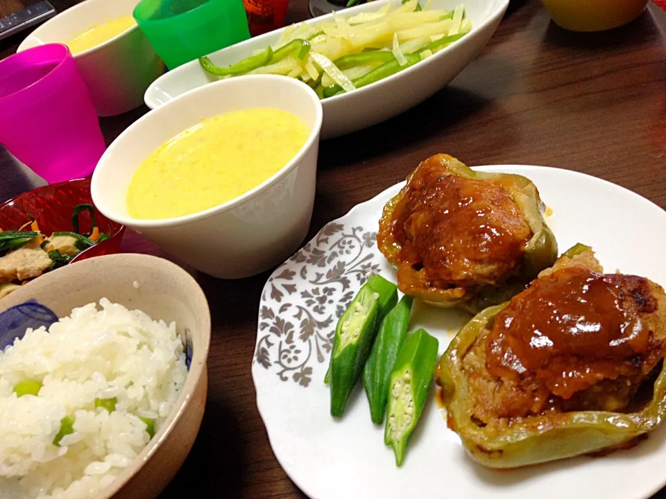 人参ポタージュ、グリンピースご飯、ピーマン肉詰め、ジャガイモとピーマンニンニク炒め、青梗菜と鶏肉のポン酢和え|きむらゆりかさん