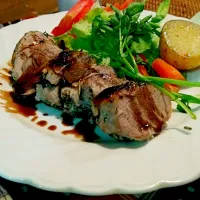 Snapdishの料理写真:豚ヒレ肉のハーブ焼き バルサミコソース♪|min_minさん