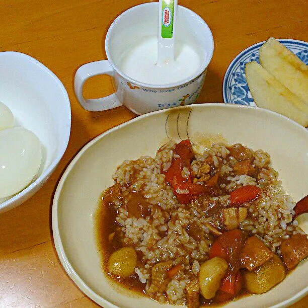 ぼっちゃんの朝食
朝カレー|ふみぃさん