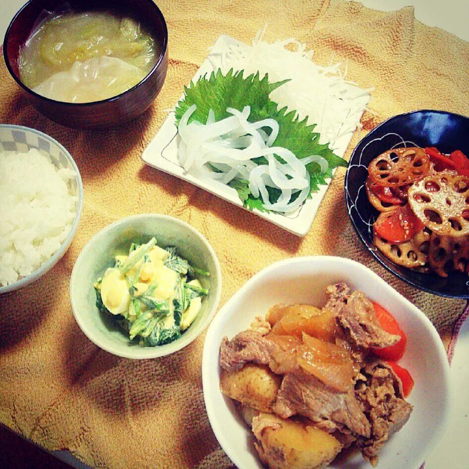 夕飯♪
＊肉じゃが
＊イカ刺
＊れんこんのキンピラ
＊レタスとワンタンのスープ
＊ほうれん草と卵の出汁マヨサラダ|ゆりかさん