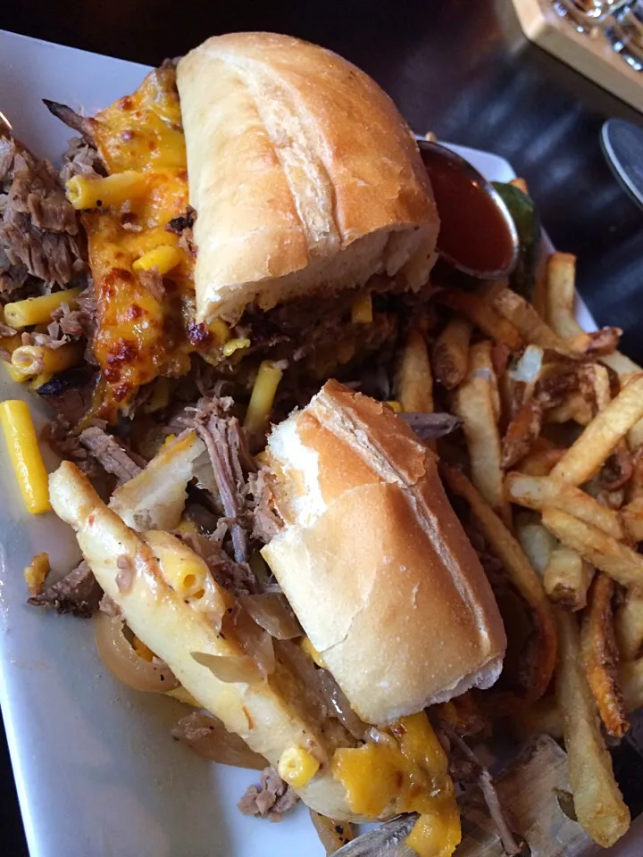 Mac and Cheese and Brisket Sandwich|Corrina Angelさん
