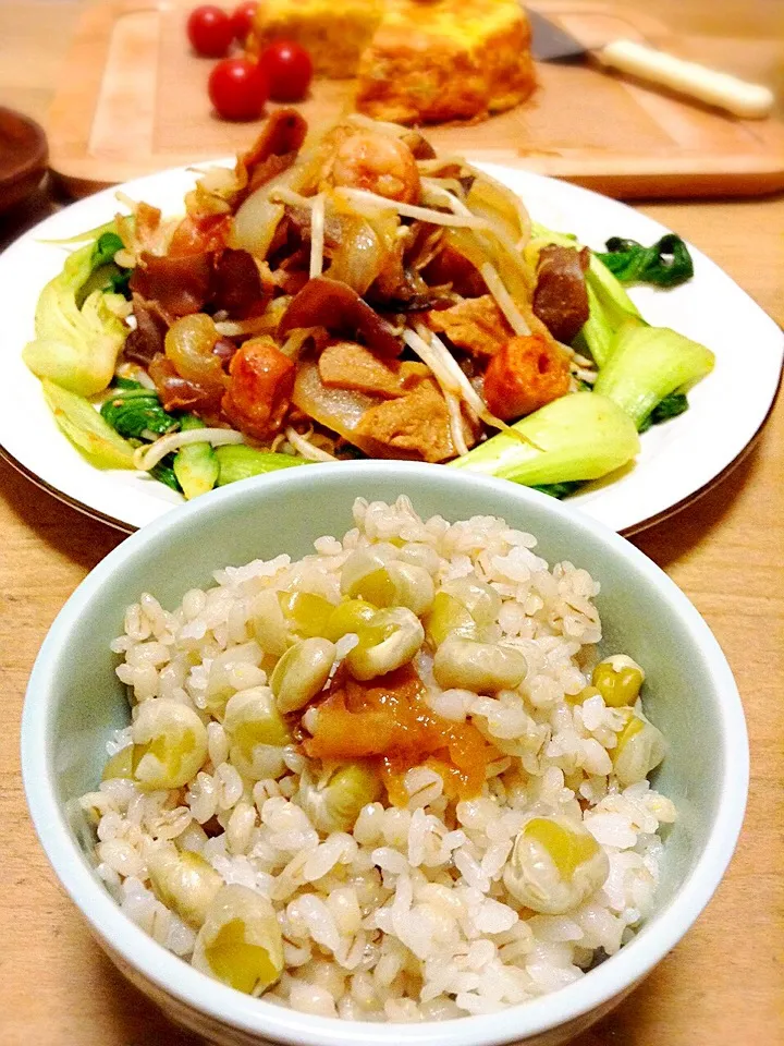 グリンピース梅ごはん/コロコロホルモンと大豆のお肉の野菜炒め|かずきっちんさん