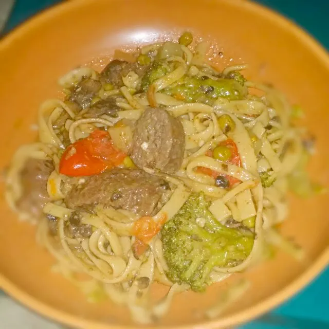 Snapdishの料理写真:Fettuccine broccoli tomato onions garlic peas mushroom tomato sausage steak chicken olives olive oil  a little wine and spices and herbs basically leftovers|christl babcockさん