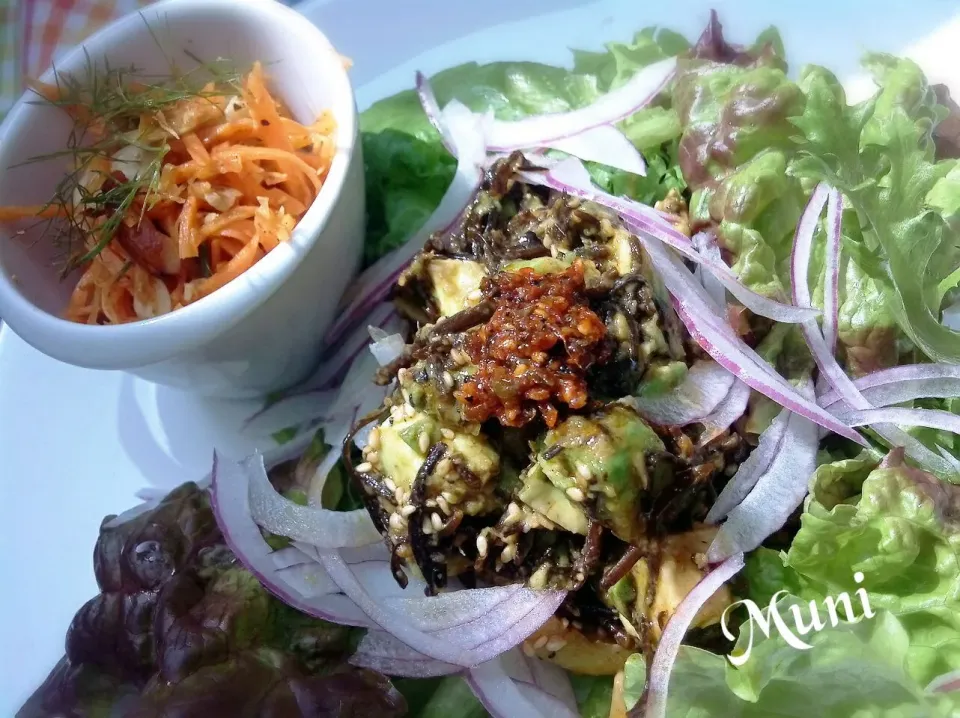 namastelotus michakoさんのSeaweed“HIJIKI” and avocado salad with 黒七味唐辛子/芽ひじきとアボカドの黒七味唐辛子サラダ|key♪さん