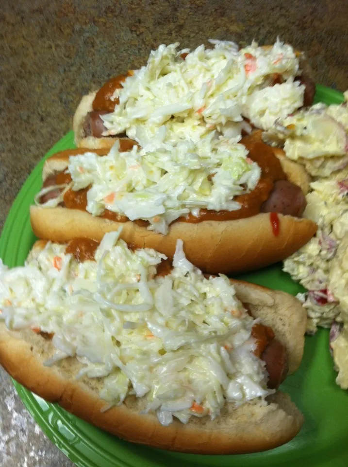 Beer Brauts with chili and slaw|robb revereさん