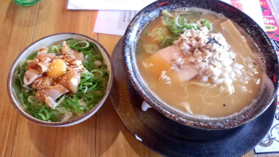 濃厚鶏そば醤油と大山鶏の炙りユッケご飯|哲さん