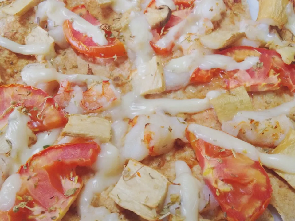 Homemade prawn mushroom and tomato pizza on tortilla 🍕|Jubjanさん