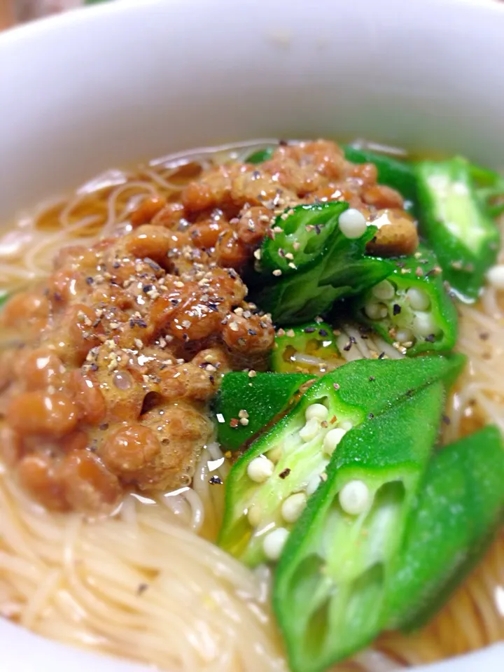 Snapdishの料理写真:Thin noodles ｗ fermented soy beans and okra for some weak digestion. 食欲のない時に食べやすい納得、オクラ温麺^ ^|Tanuさん