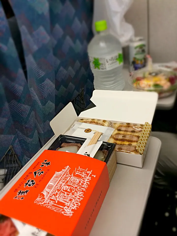 Snapdishの料理写真:今半 牛すき焼き弁当&まい泉カツサンド♡|munさん