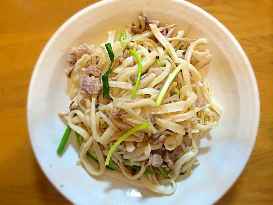 Snapdishの料理写真:千切れウドンの焼きうどん|リフルシャッフルさん