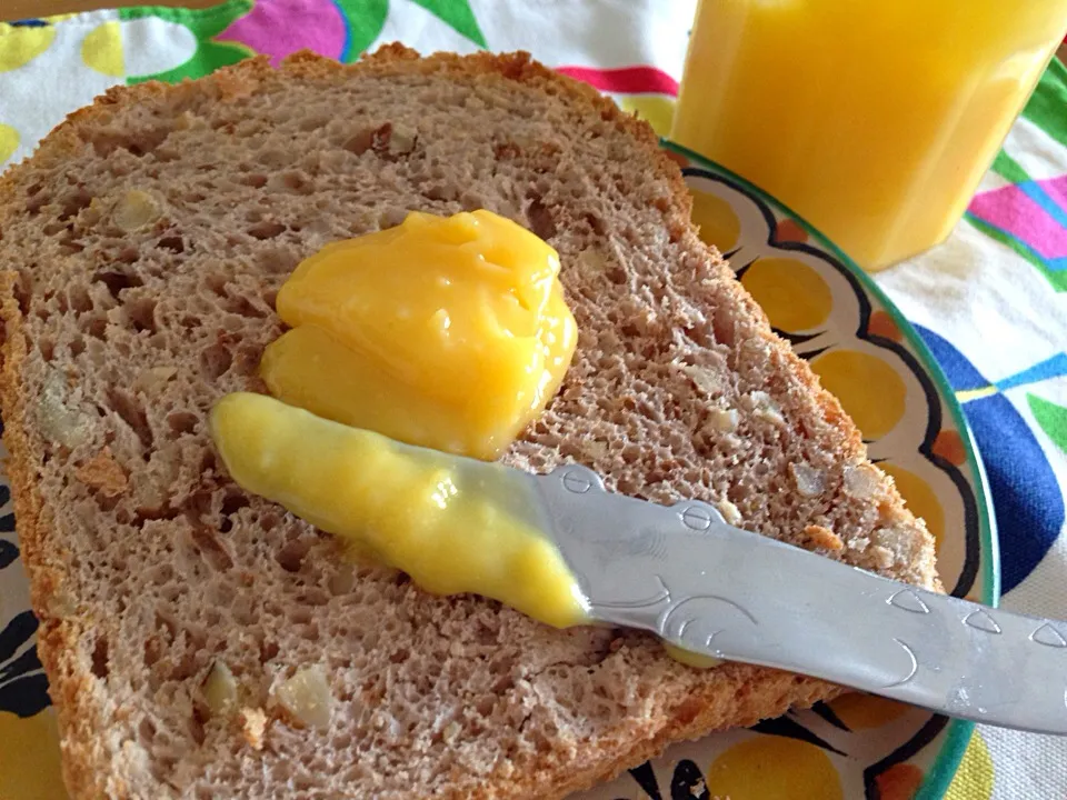 Snapdishの料理写真:Homemade walnut bread and lemon curd :)|mさん