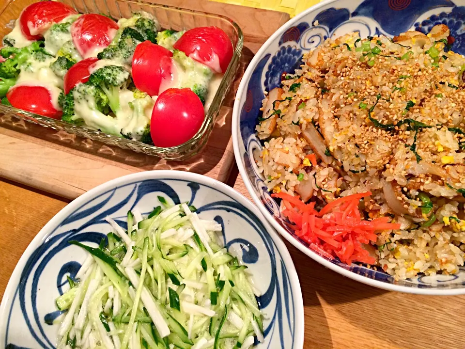 トマトとブロッコリーのラクレットチーズ焼き 胡瓜と山芋の酢の物 薩摩揚げと蕪の葉の炒飯|doc3387さん