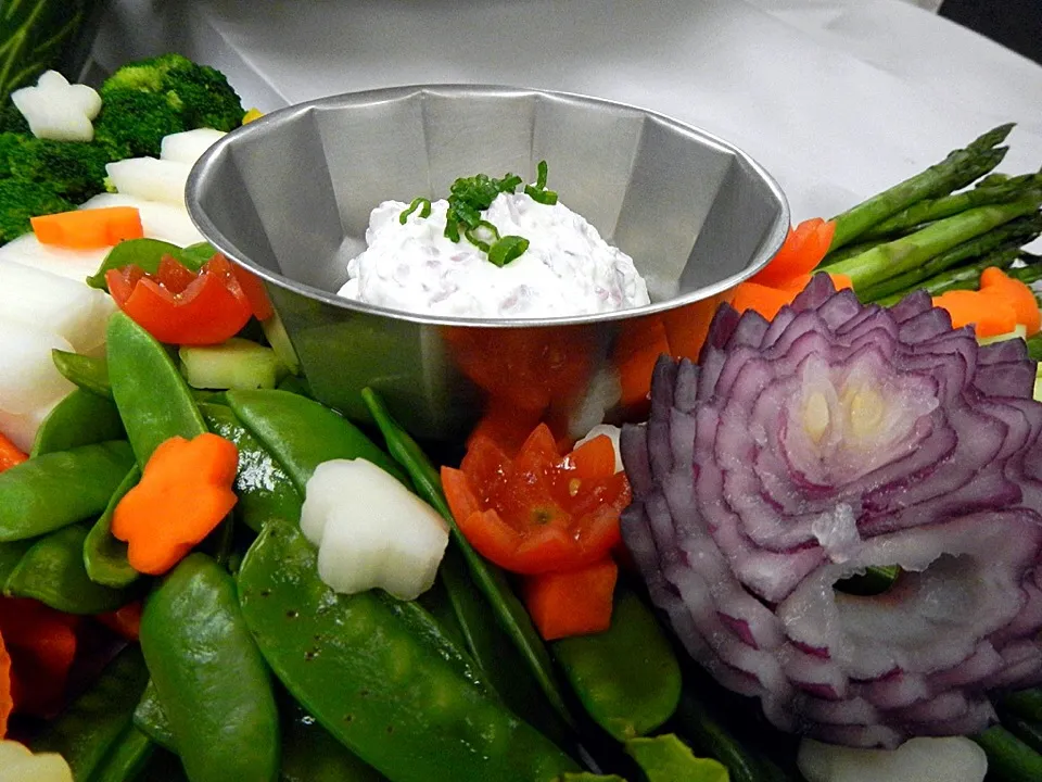 Veg platter with 3 Onion Dip|Woo J. Parkさん