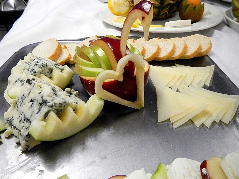 Fruit & Cheese Platter #2 with second apple bird|Woo J. Parkさん