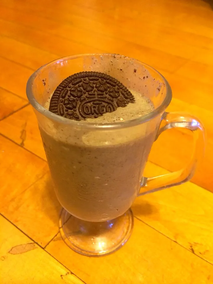 Snapdishの料理写真:Mint oreo milkshake|gabby tesarさん