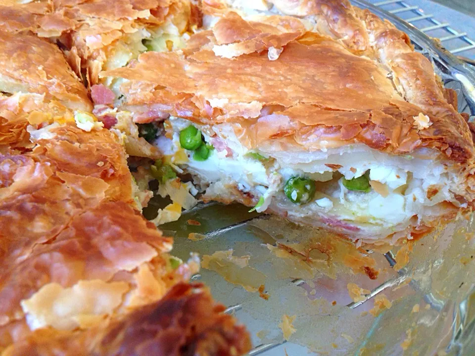 Traditional bacon and egg pie for lunch - just needs to be topped with pastry|Miriam Hughesさん