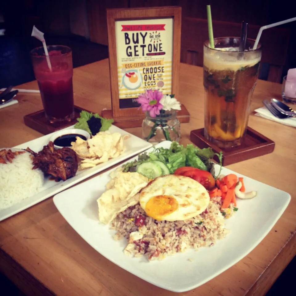 Snapdishの料理写真:Corned beef fried rice and grilled ribs served with rice|miaさん